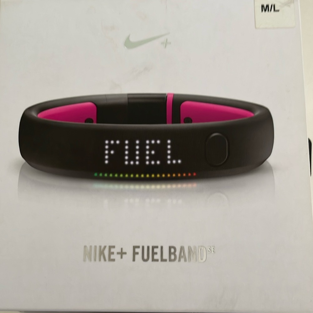 NIKE | Fuel Band M/L Barely used, everything in box.